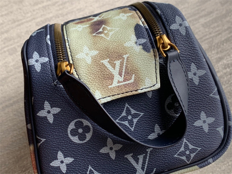  shoulder bag interior and compartment view