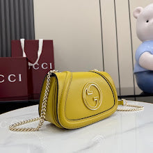 Luxury Signature Top Handle Bag - Elegant Women's Designer Handbag - NM4083