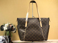 Premium Signature Crossbody - Chic Women's Luxury Designer Bag - NM4137
