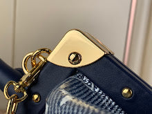 Premium Leather Crossbody Bag - Elegant Women's Designer Handbag - NM4556
