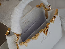 Luxury Signature Top Handle Bag - Elegant Women's Designer Handbag - NM4139