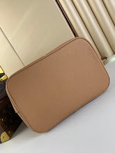 Luxury Iconic Crossbody Bag - Women's Elegant Designer Fashion - NM5030