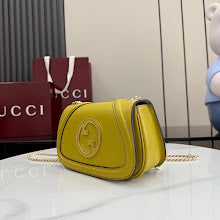 Luxury Signature Top Handle Bag - Elegant Women's Designer Handbag - NM4083