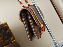 Premium Signature Crossbody - Chic Women's Luxury Designer Bag - NM4324