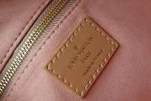 Chic Women's Designer Tote - Luxury Premium Handbag Style - NM4980