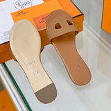 Hermès Nude Classic Ballet Flats - Toe Detail View