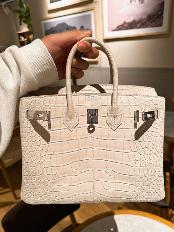  crossbody bag interior and compartment view 39