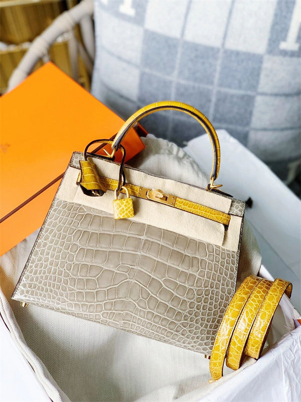  smart structured bag detail view showing craftsmanship 26