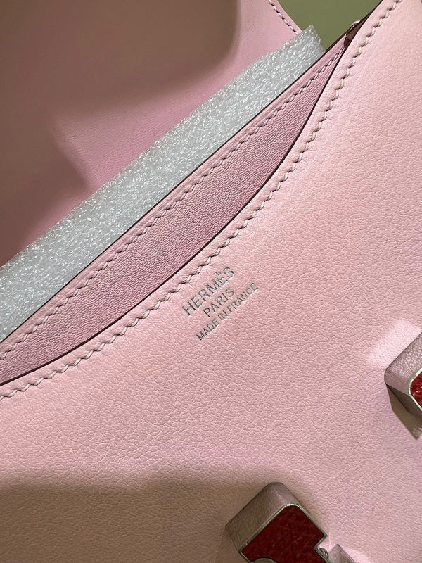 Side view of everyday-ready structured handbag