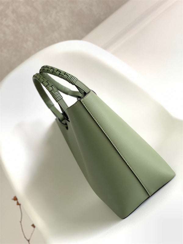 Ziva's Charm handbag – close-up view (29cm*14cm*25cm)