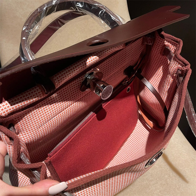  everyday bag close-up of hardware and finish 23