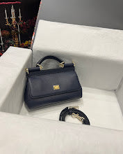 Chic Women's Designer Tote - Luxury Premium Handbag Style - NM7221