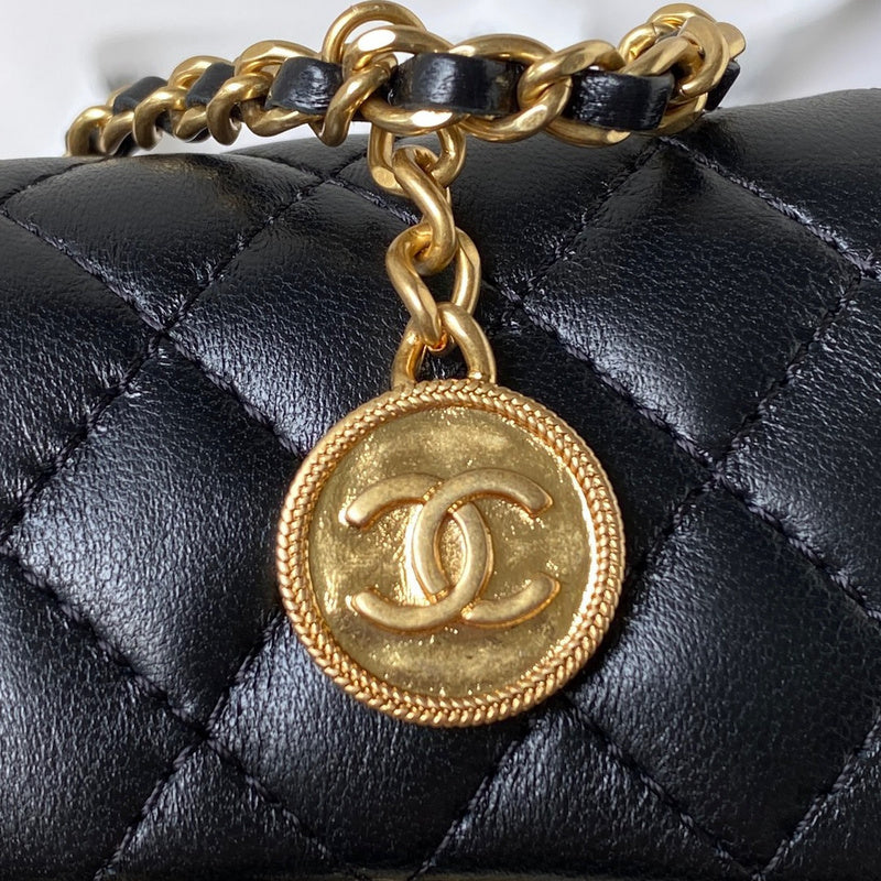 Zivas Charm Effortless Sophistication Designer Handbag (Versatile Style Statement) – Close-Up Detail