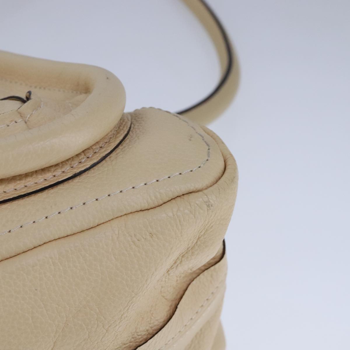 Side view of Chloe shoulder bag Beige premium designer bag
