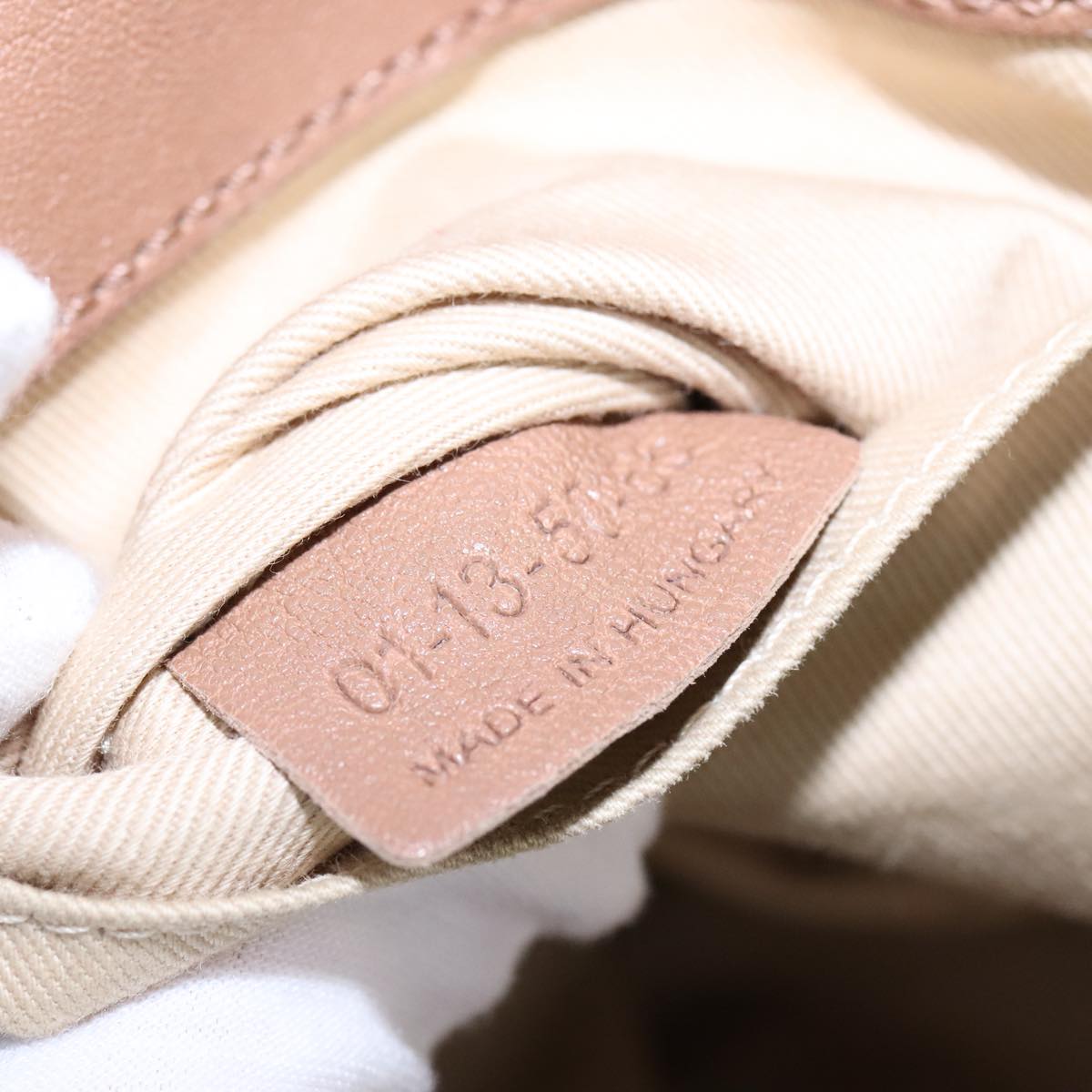 Saintique elegant leather Shoulder Bag interior detail
