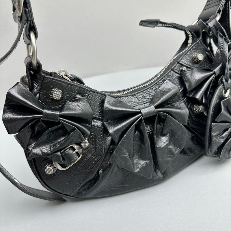 Zivas Charm Chic Craftsmanship Statement Handbag (Structured Everyday Essential) – Interior View