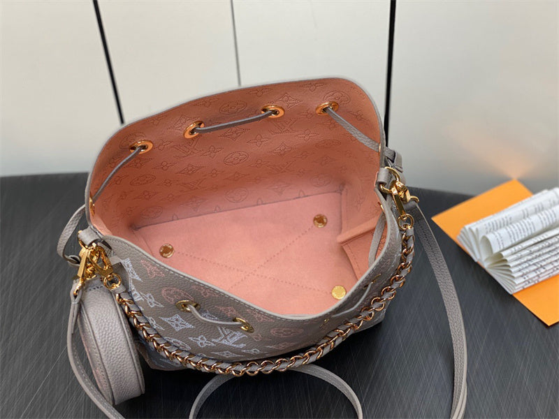  Minimalist structured bag front view 7
