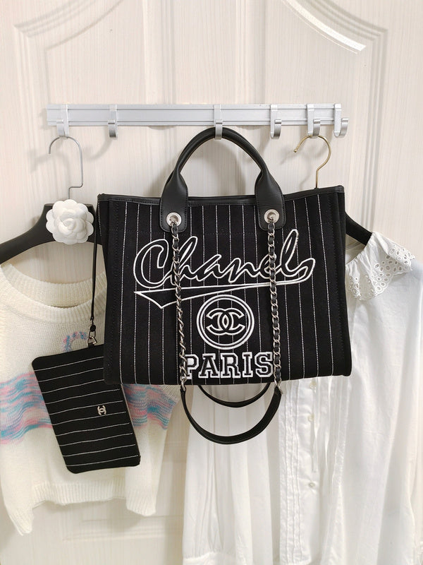  women's handbag, spacious design, view 2
