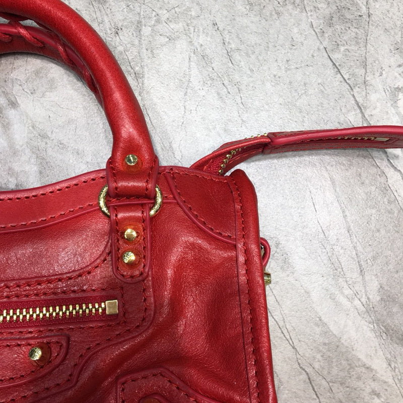 Effortless Faux Leather Handbag - Premium Craftsmanship Detailing | Women's Statement Accessory #636 - hardware and detail close-up (image 5) of designer-inspired handbag