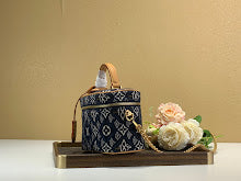 Luxury Monogram Shoulder Bag - Women's Elegant Designer Fashion - NM5440