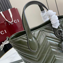 Luxury Iconic Crossbody Bag - Women's Elegant Designer Fashion - NM4020