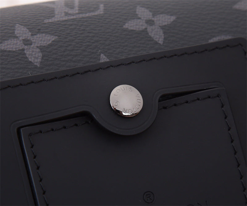  structured bag close-up of hardware and finish