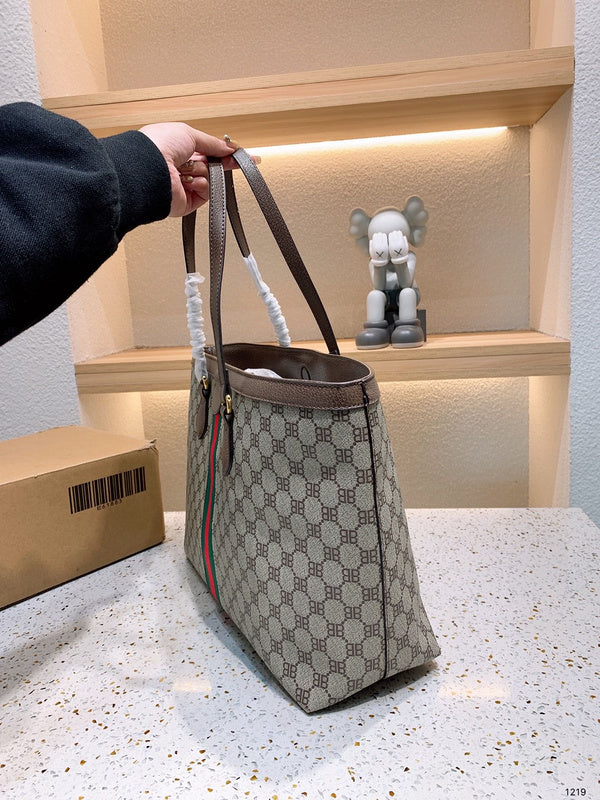 Ziva's Charm handbag – interior view (one versatile size)