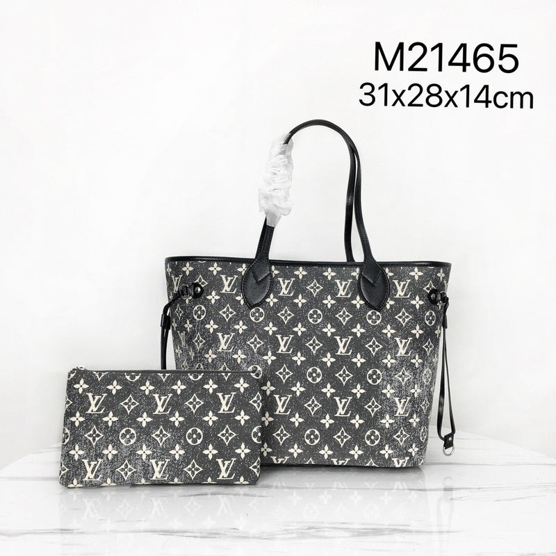 Front view of everyday-luxe premium women's handbag – women's luxury accessory