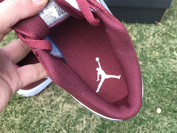 Nike clean off-white luxury sneakers view 4 premium leather build