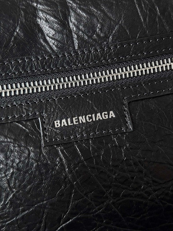 Zivas Charm Understated Luxury Fashion Handbag (Contemporary Shape Language) – Close-Up Detail