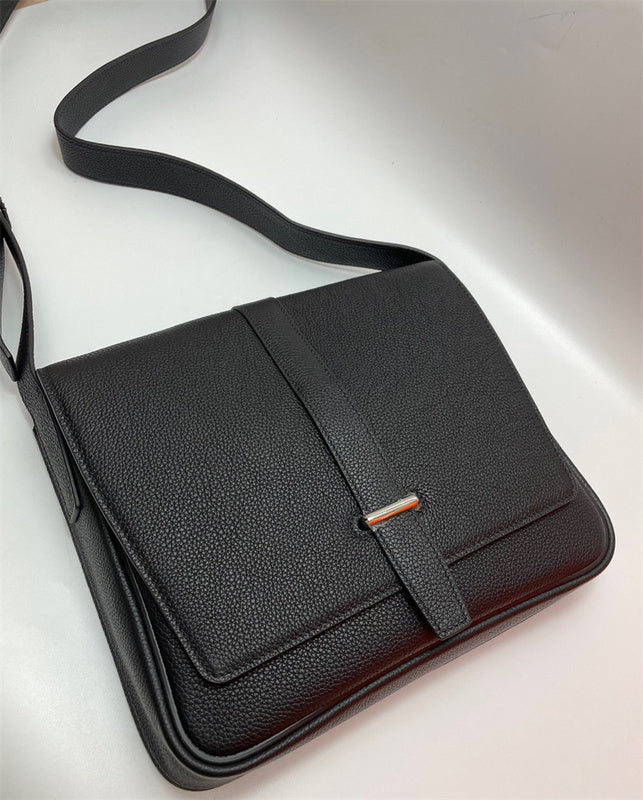  shoulder bag interior and compartment view 21
