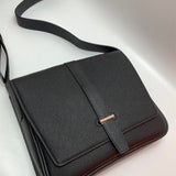  shoulder bag interior and compartment view 21