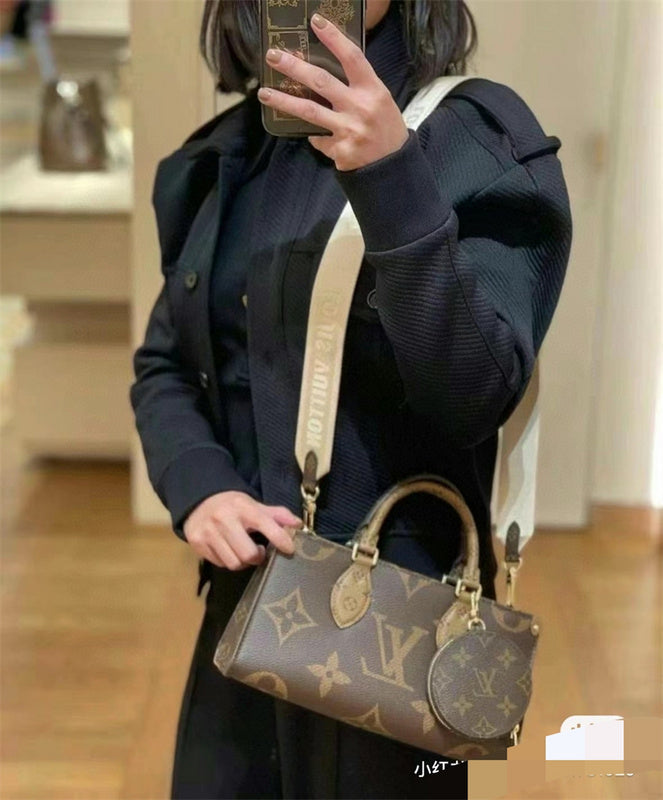  structured bag interior and compartment view 33