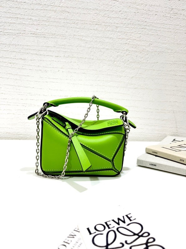 Ziva's Charm handbag – detail view (13.5cm*5.5cm*8.5cm)