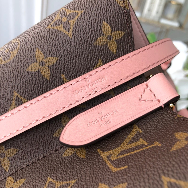 Handle and strap detail of elevated refined women's handbag – women's luxury accessory