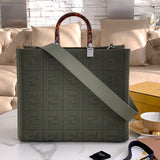 Ziva's Charm handbag – detail view (Standard Size)