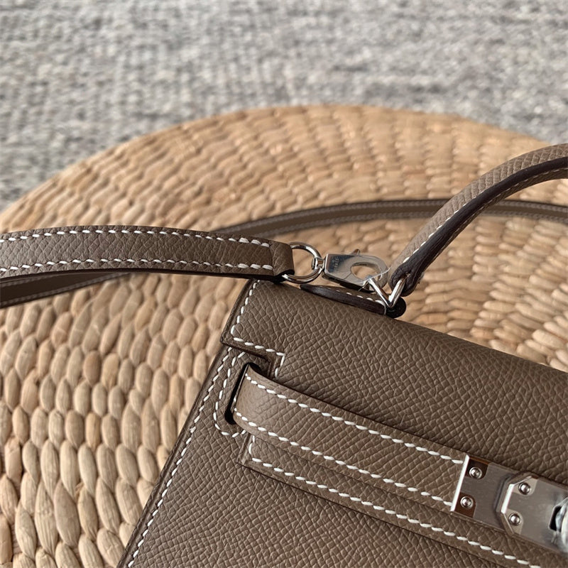  structured bag close-up of hardware and finish