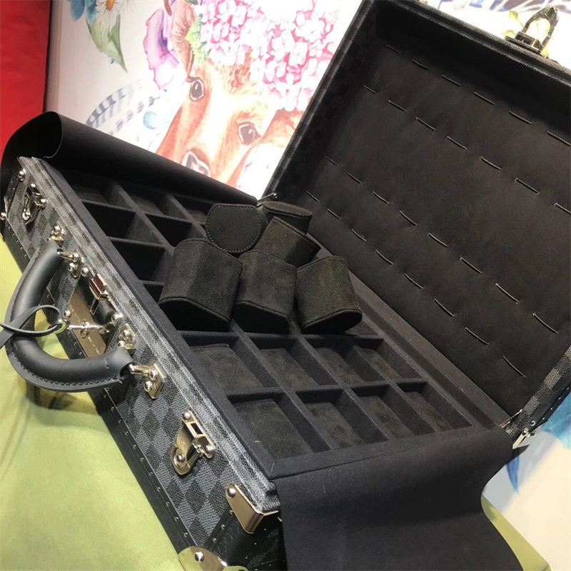  everyday bag interior and compartment view 9