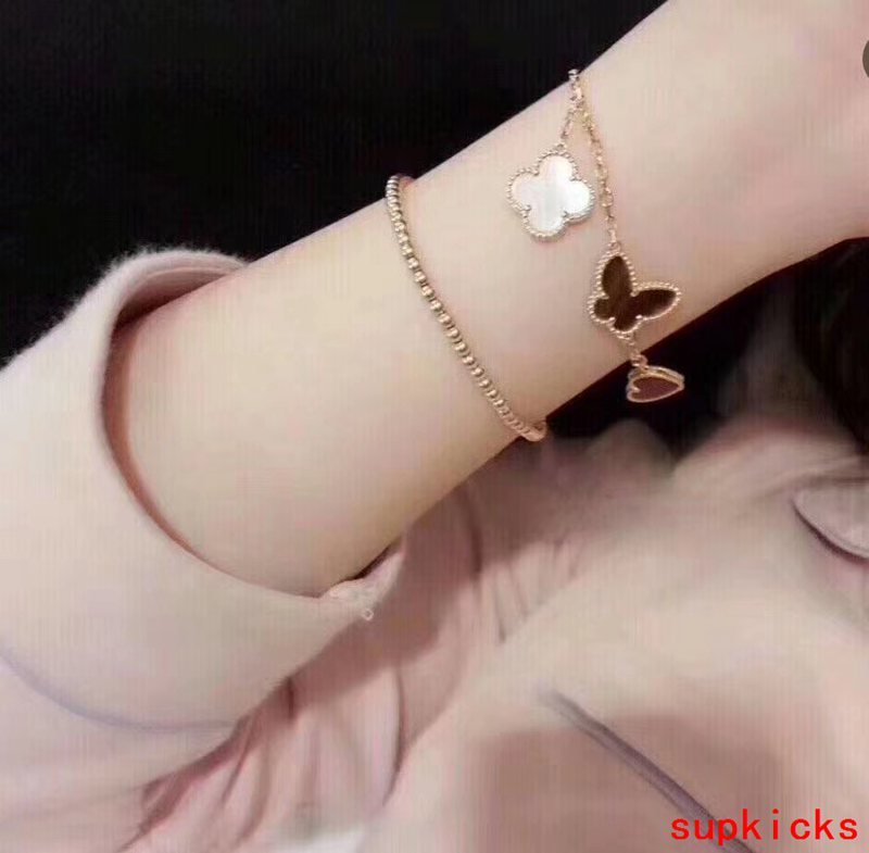 Angled view of Van Cleef & Arpels unisex jewelry piece