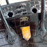  Graceful everyday bag carried on shoulder 10