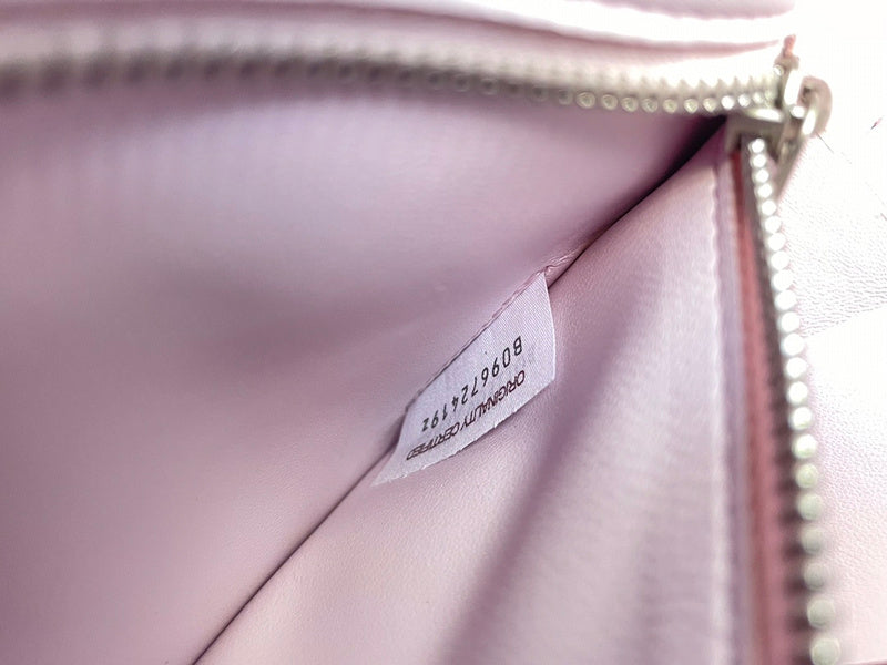 Sophisticated Vegan Leather Handbag - Chic Everyday Appeal | Women's Luxury Handbag #1649 - texture close-up (image 9) of designer-inspired handbag