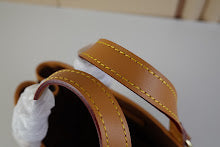 Luxury Iconic Crossbody Bag - Women's Elegant Designer Fashion - NM4326
