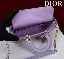 Chic Women's Designer Tote - Luxury Premium Handbag Style - NM7400