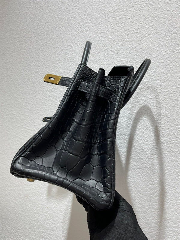  polished everyday bag styled with outfit