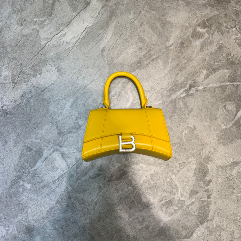 Chic Premium PU Leather Handbag - Understated Luxury Look | Women's Statement Accessory #610 - close-up detail shot (image 3) of designer-inspired handbag