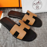 Hermès Black Gladiator Sandals - Sole Detail View