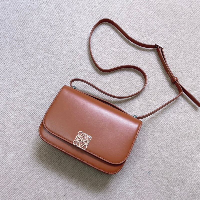 Ziva's Charm handbag – front view (19cm*13cm*6cm)