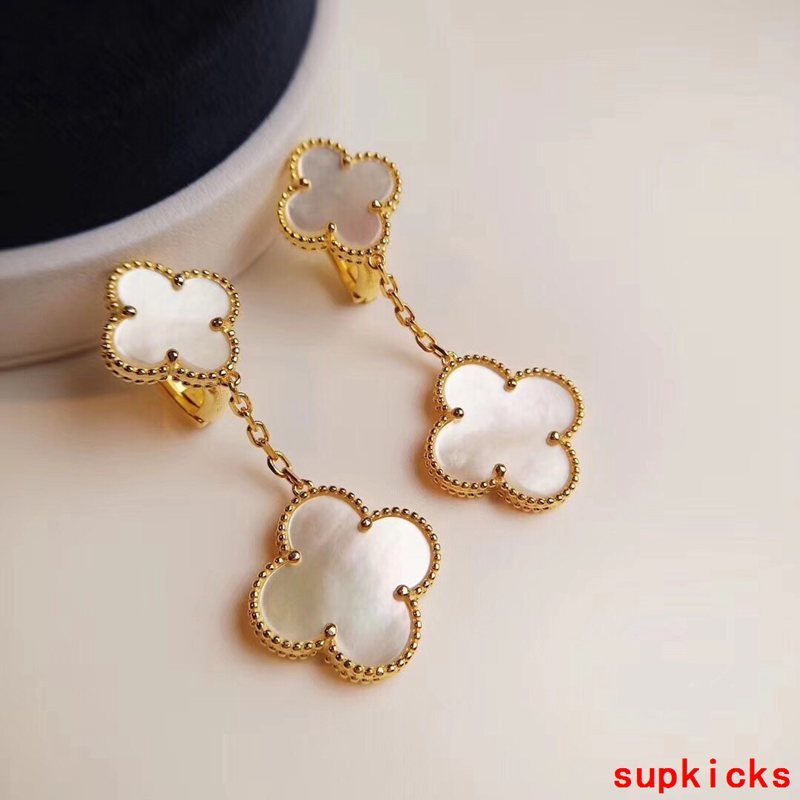 Front view of Van Cleef & Arpels unisex jewelry piece
