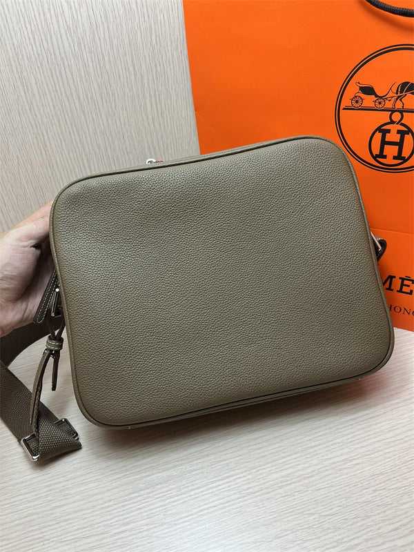  structured bag interior and compartment view