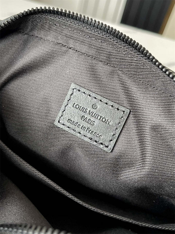  shoulder bag interior and compartment view 9